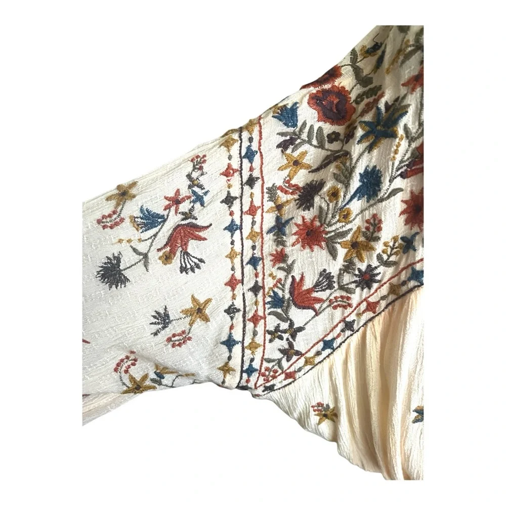 Boho Free People Floral Embroidered Shirt Elastic waist top. Size SP.